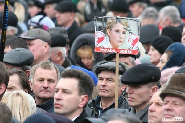 «Вставай, Україно» у Луцьку: обличчя протесту. ФОТО
