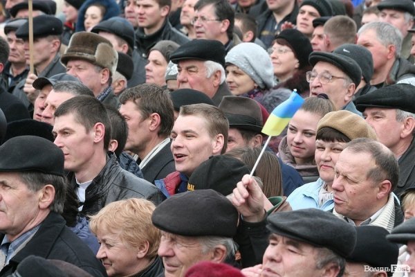 «Вставай, Україно» у Луцьку: обличчя протесту. ФОТО