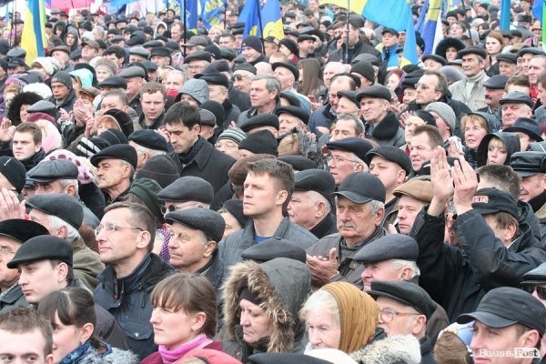 «Вставай, Україно» у Луцьку: обличчя протесту. ФОТО