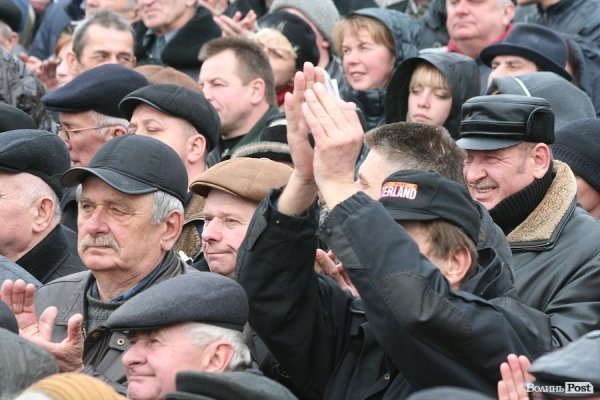 «Вставай, Україно» у Луцьку: обличчя протесту. ФОТО