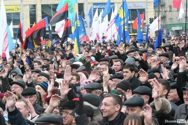 «Вставай, Україно» у Луцьку: обличчя протесту. ФОТО