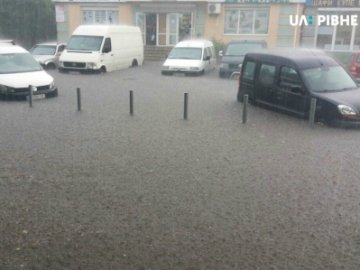 Злива затопила Рівне. ФОТО, ВІДЕО 