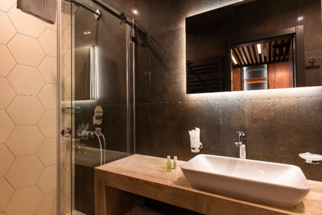 У Старому місті відкрили бутік-готель «MOJO». ФОТО*