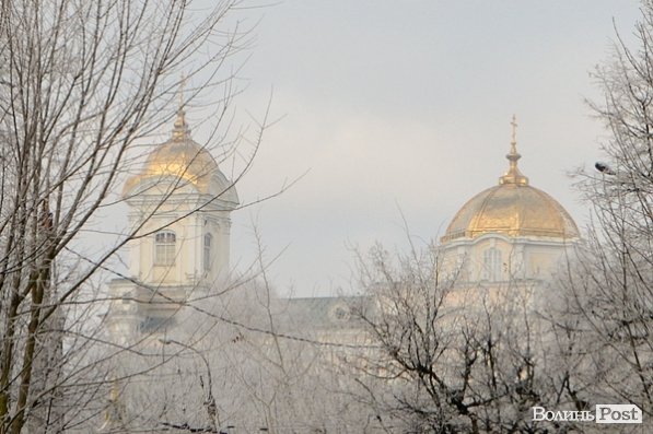 Передноворічний Луцьк убрався в іній. ФОТО