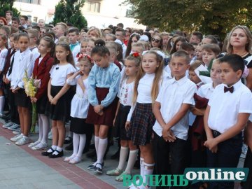 У луцькій школі №5 пролунав перший дзвоник. ФОТО