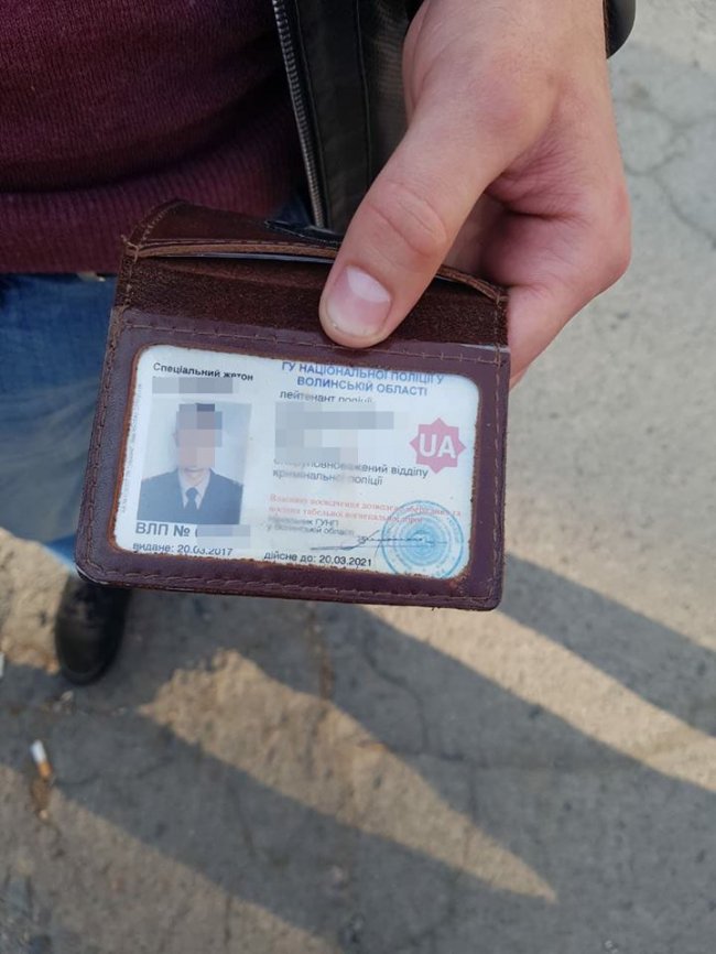 Відомі деталі затримання на хабарі оперуповноваженого Луцького відділу поліції