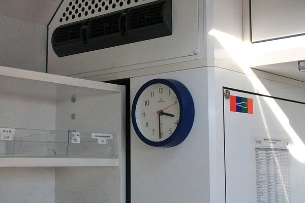 Карети швидкої допомоги, привезені Самообороною. ФОТО