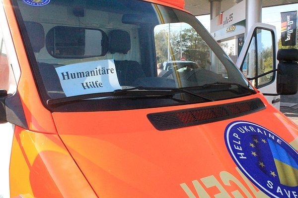 Карети швидкої допомоги, привезені Самообороною. ФОТО