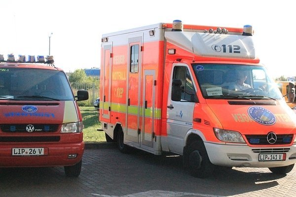 Карети швидкої допомоги, привезені Самообороною. ФОТО