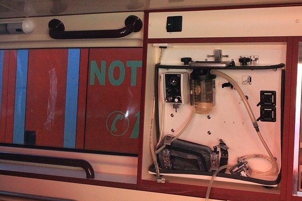 Карети швидкої допомоги, привезені Самообороною. ФОТО