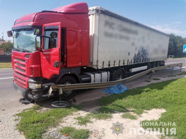 Під Луцьком водій вантажівки на смерть збив велосипедиста