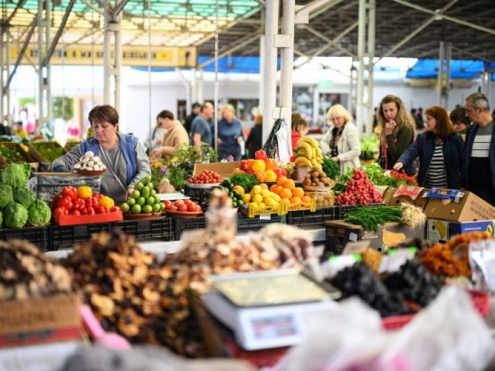 На ринку – ажіотаж: на які продукти у Луцьку страшенно впали ціни