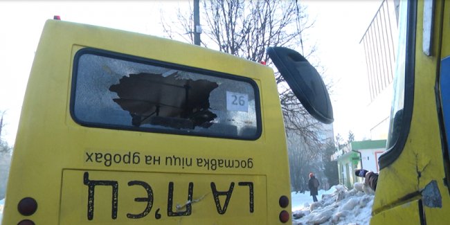 У Луцьку на проспекті Молоді зіткнулися дві маршрутки та автівка. ФОТО