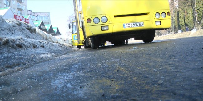 У Луцьку на проспекті Молоді зіткнулися дві маршрутки та автівка. ФОТО