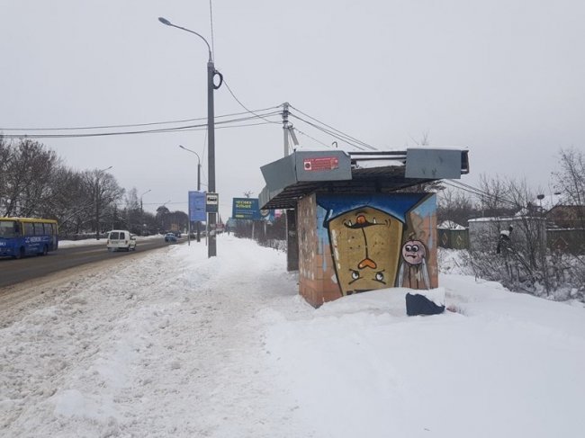 У Луцьку демонтували зупинку, а нову пообіцяли встановити до кінця року. ВІДЕО