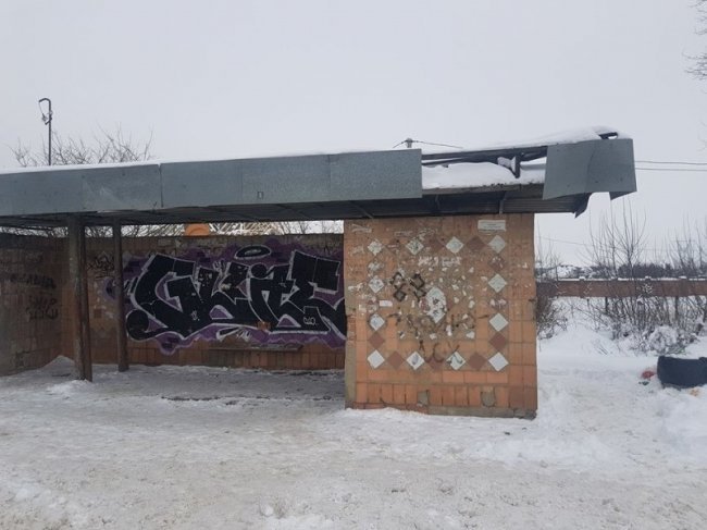 У Луцьку демонтували зупинку, а нову пообіцяли встановити до кінця року. ВІДЕО