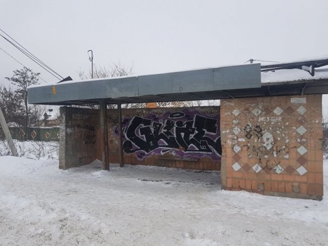 У Луцьку демонтували зупинку, а нову пообіцяли встановити до кінця року. ВІДЕО