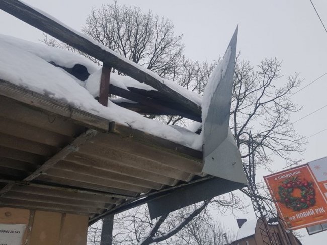 У Луцьку демонтували зупинку, а нову пообіцяли встановити до кінця року. ВІДЕО