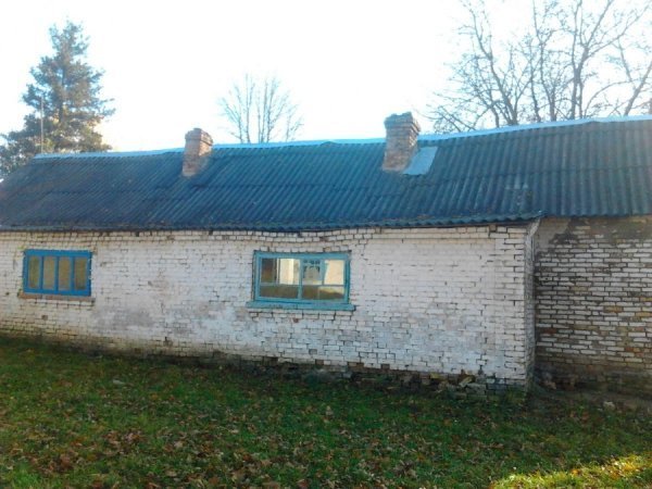 Сільські реалії під Луцьком: школа-курник. ФОТО