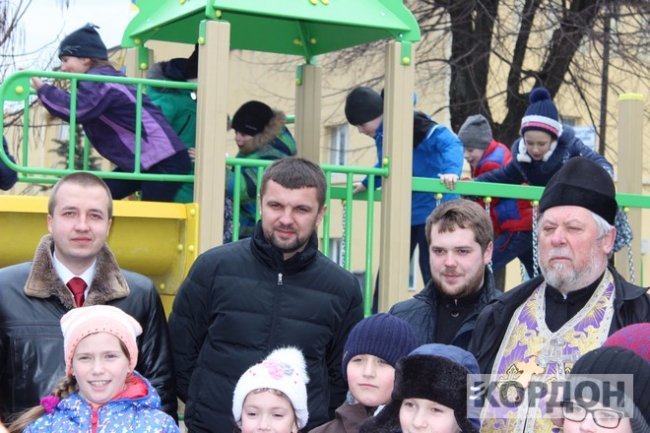 На Волині з'явився новий дитмайданчик  