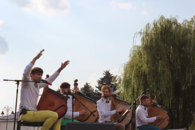 Сучасно та віртуозно: у Луцьку «Шпилясті кобзарі» вразили грою на бандурі. ФОТО