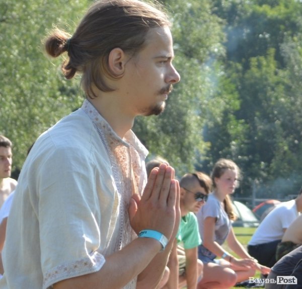 Ранок на «Бандерштаті» почався з йоги. ФОТО 