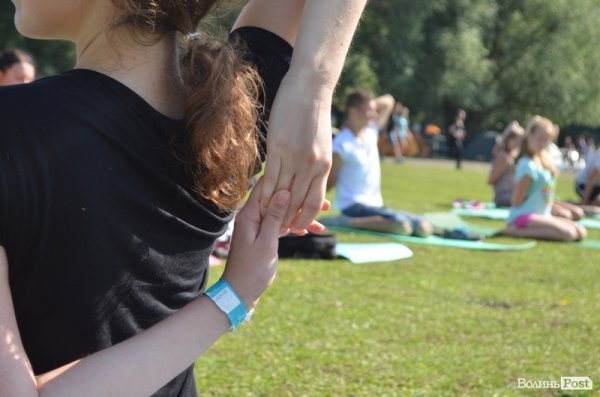 Ранок на «Бандерштаті» почався з йоги. ФОТО 