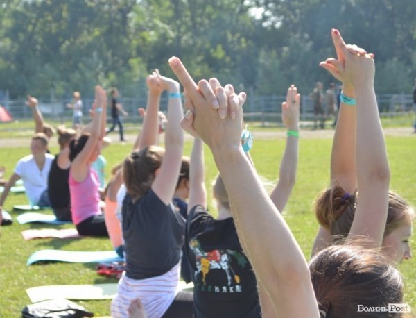 Ранок на «Бандерштаті» почався з йоги. ФОТО 