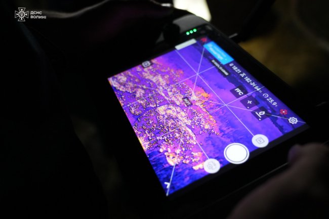 У Луцькій громаді горить ліс: на пожежі працюють 40 рятувальників. ВІДЕО