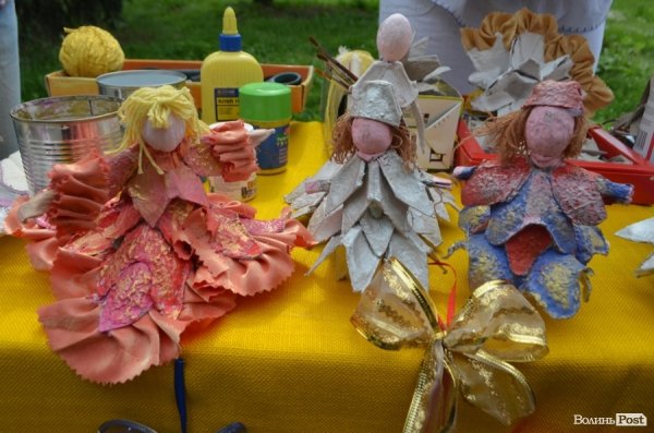 У центрі Луцька – свято учнівської пісні, танцю і вишиванки. ФОТО