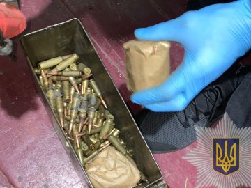 Волинські правоохоронці перекрили канал збуту трофейної та переробленої зброї. ФОТО