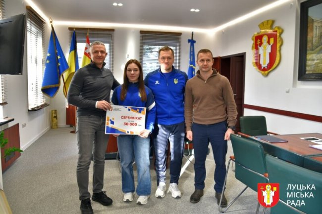Здобула три медалі на чемпіонаті Європи: у Луцьку важкоатлетка отримала грошову винагороду