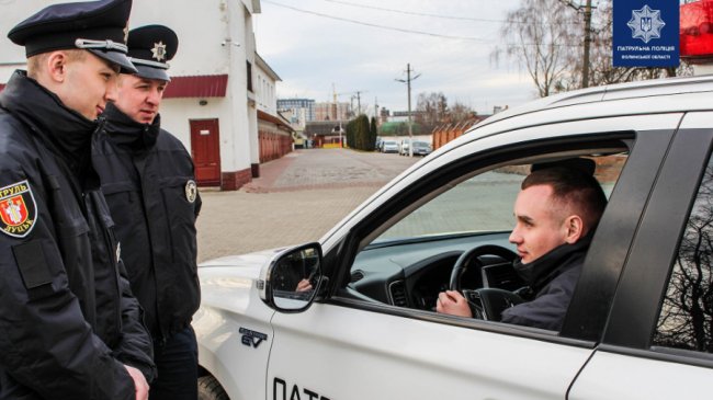 Троє професійних спортсменів поповнили лави волинських патрульних