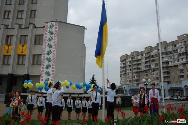 У День Прапора губернатор Волині говорив про місце України в Європі. ФОТО