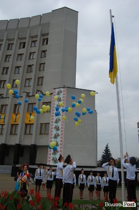У День Прапора губернатор Волині говорив про місце України в Європі. ФОТО
