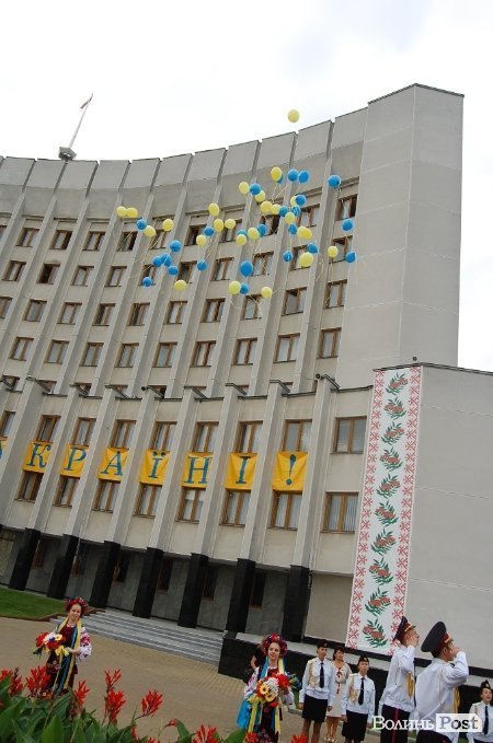 У День Прапора губернатор Волині говорив про місце України в Європі. ФОТО