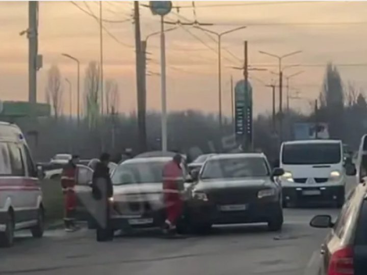 У Луцьку біля заводу «Кромберг» зіткнулись три автівки