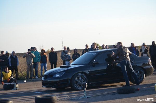 Під Луцьком відбувся чемпіонат з дрег-рейсингу. ФОТО
