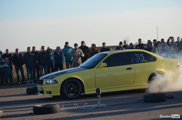 Під Луцьком відбувся чемпіонат з дрег-рейсингу. ФОТО