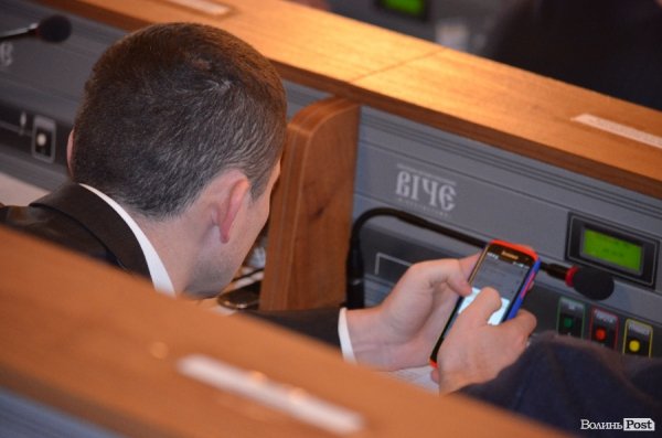 Сесія Волиньради: годинники, гаджети та «Однокласники». ФОТО