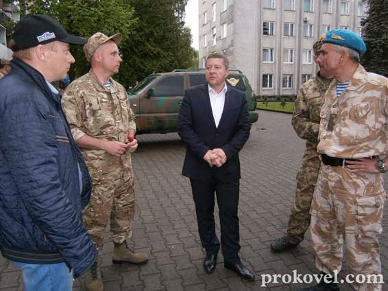 Ковельські волонтери знову передали бійцям позашляховик. ФОТО