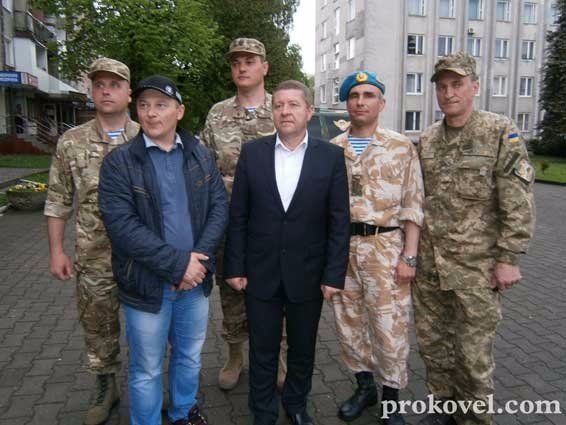Ковельські волонтери знову передали бійцям позашляховик. ФОТО
