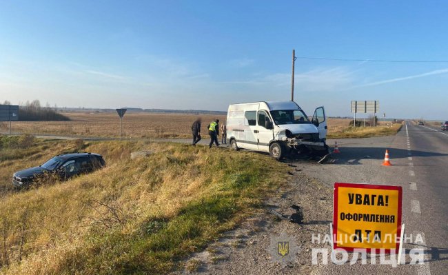 На Волині бус зіткнувся з BMW: постраждала дитина