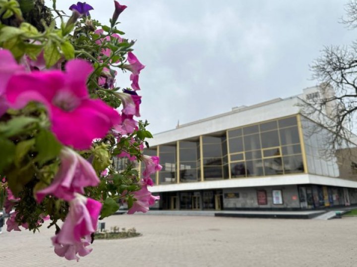 Борись до кінця за любов: які вистави покажуть на сцені Волинського драмтеатру 5 – 6 квітня