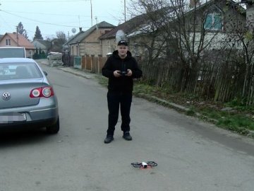 Автомайстер з Волині удосконалює дрони та лагодить автівки для військових. ВІДЕО