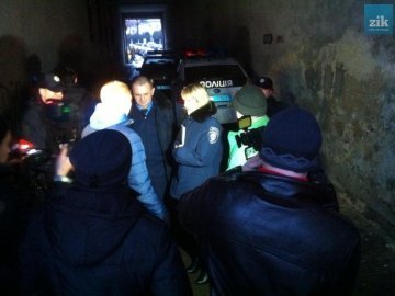 Невідомі заблокували журналістів телеканалу ZIK на незаконному будівництві у Львові