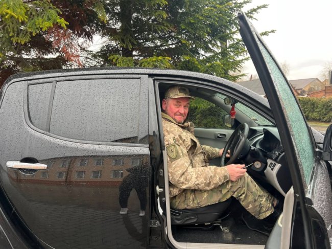 Ще один автомобіль на передову передала Боратинська громада