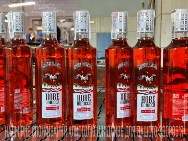 Настоянка, що втілює дух Полісся: натуральна журавлинна «Нове Полісся». Реклама