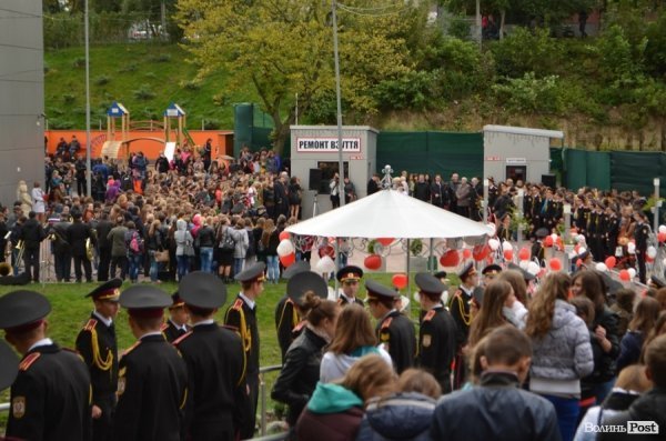 У Луцьку поряд з «Сіті-парком» відкрили Міст закоханих. ФОТО