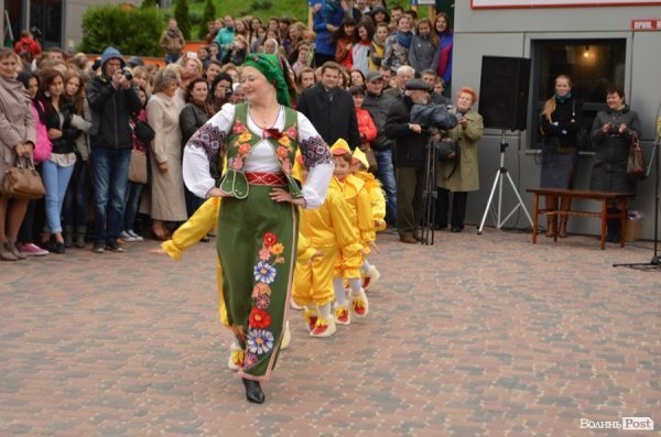 У Луцьку поряд з «Сіті-парком» відкрили Міст закоханих. ФОТО